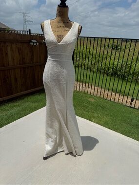 Xtraordinary White Textured V-Neck Maxi Dress